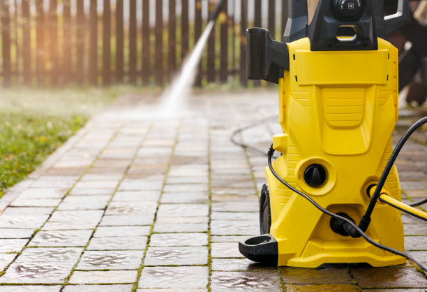 Best Animal Enclosure Cleaning  in Garden City, NY